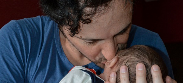 Diputados aprueban permiso de paternidad de 20 días laborables con goce de sueldo